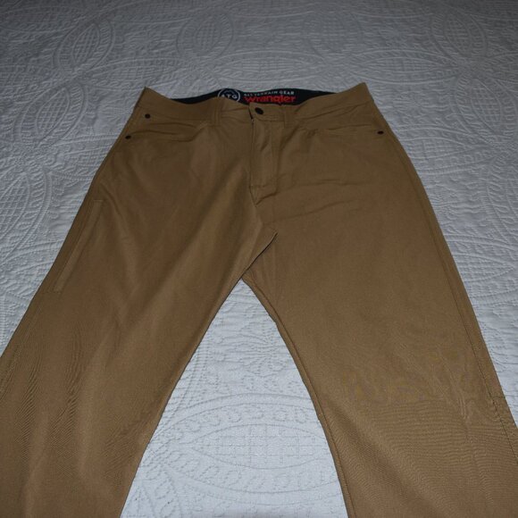 Men's Wrangler All Terrain Gear Utility Pants - Picture 1 of 8